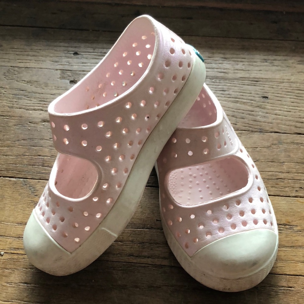Iridescent pale pink Natives